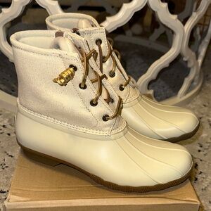 Women's Cream and gold Sperry rain Boots